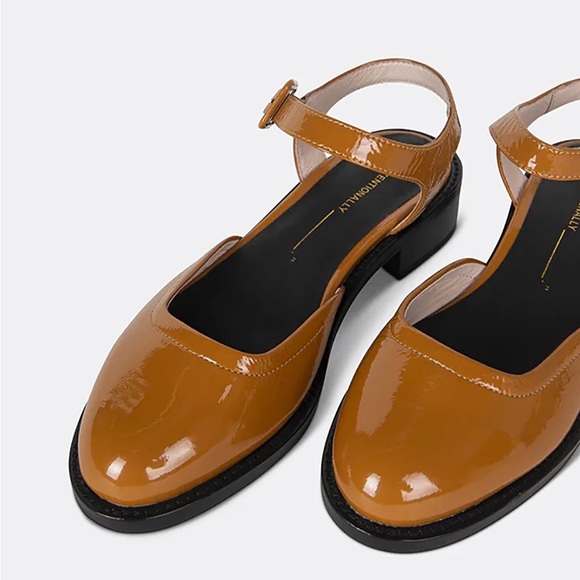 INTENTIONALLY BLANK “super” patent leather mary jane low heel in cider SIZE 7 - Picture 2 of 3